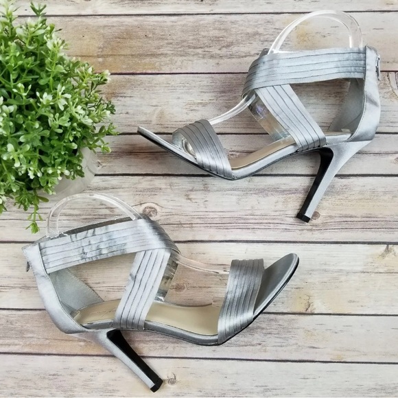 JACQUELINE FERRAR Silver Strappy Sandals 4.5” High Heels Women’s Size 8.5M - Picture 1 of 10